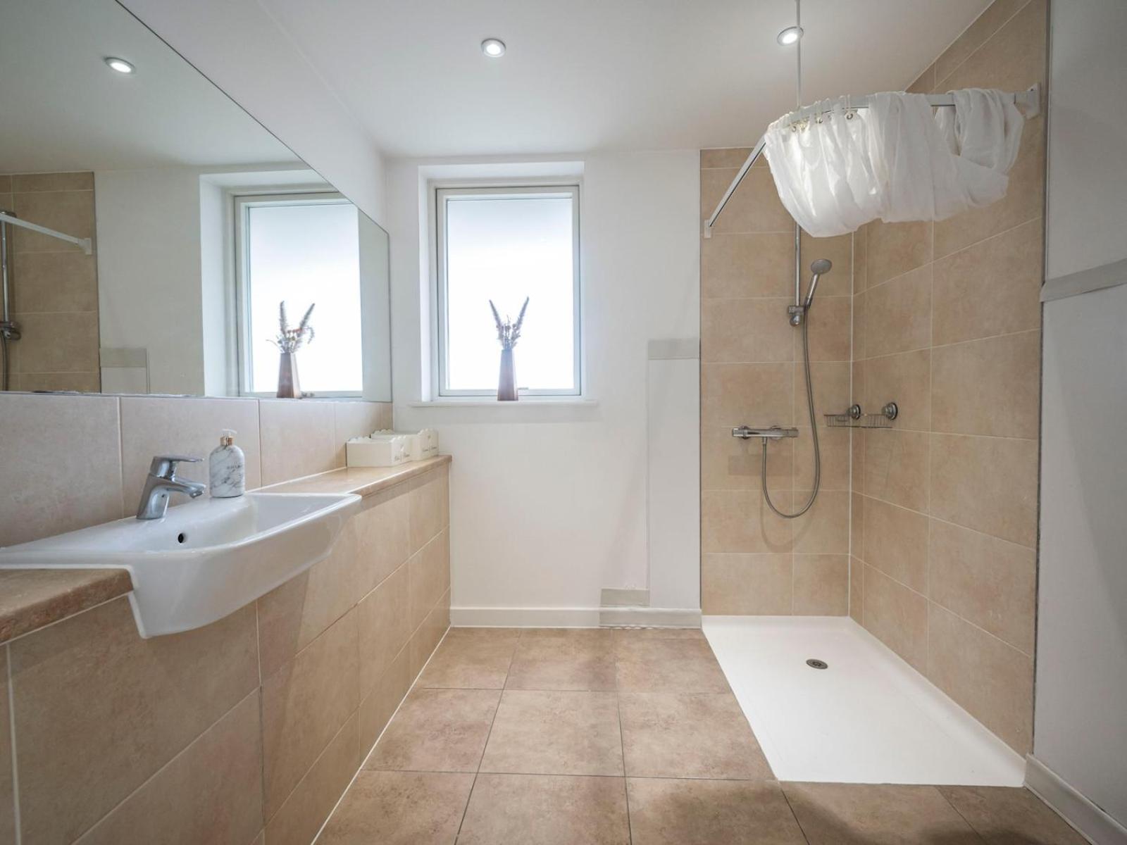 London Apartment Near Tower Bridge And Tube Pass The Keys Экстерьер фото