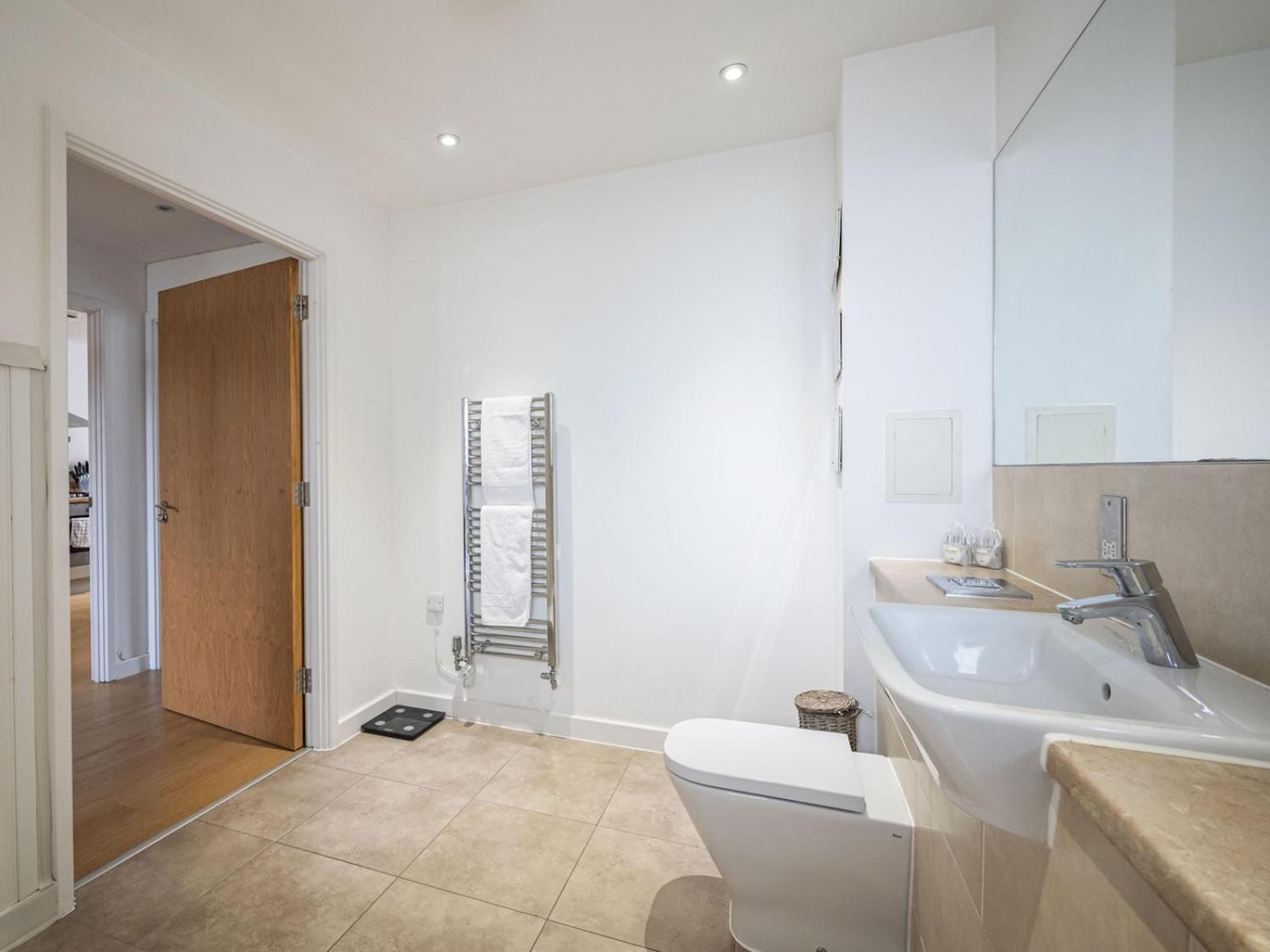 London Apartment Near Tower Bridge And Tube Pass The Keys Экстерьер фото